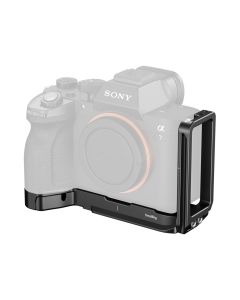 SmallRig L-Shaped Mount Plate with AirTag Slot for Sony Alpha 7 V / 7R V / 7 IV